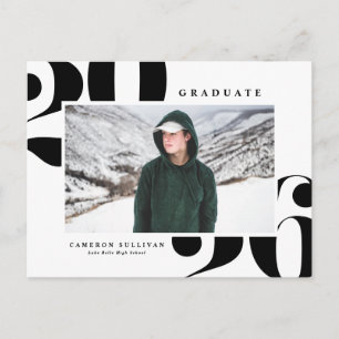 Postal De Invitación Black 2025 negrita tipografía foto graduación