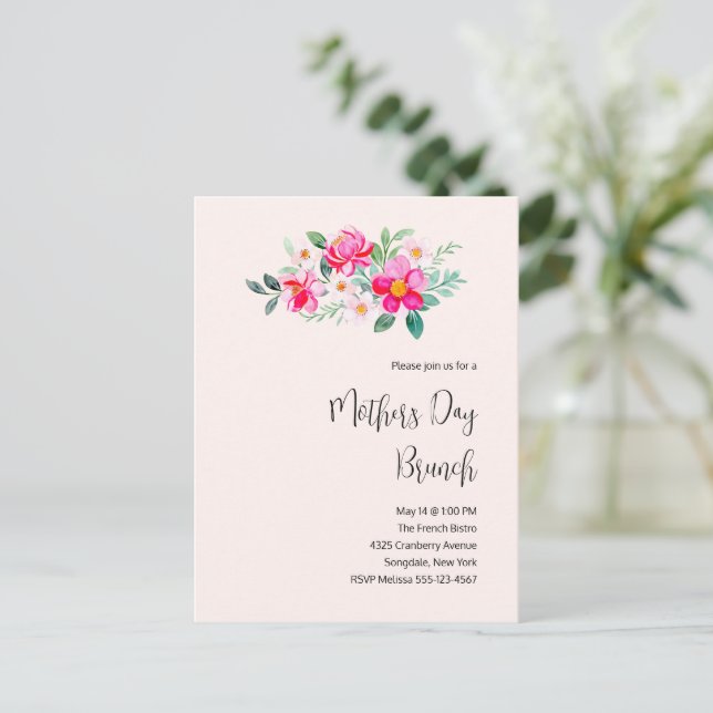 Postal De Invitación Bonito juguetona Flores rosadas Brunch Día de la m (Anverso de pie)
