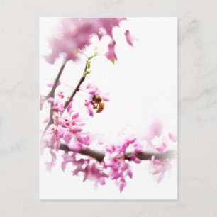 Postal De Invitación Cercis y abeja melífera en primavera