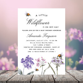 Postal De Invitación chica de abejas rosadas violeta de flores silvestr