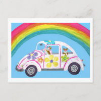Corgis en un coche hippie en la playa con un arcoí