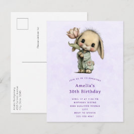 Postal De Invitación Cumpleaños de conejito lindo sosteniendo un tulipá