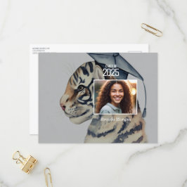 Postal de invitación de graduación única con códig