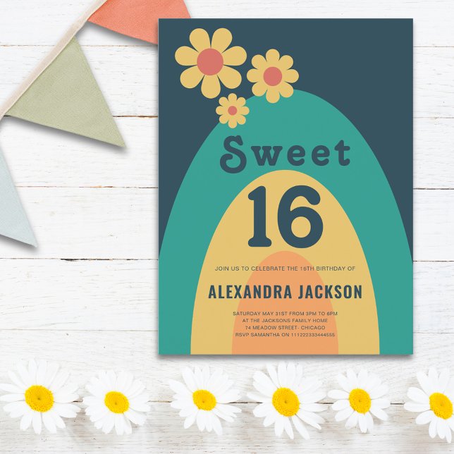 Postal De Invitación Dulce 16 Fiesta de Cumpleaños del Arco Retro Daisy (Sweet 16 retro daisy arch 16th birthday party budget invitation postcard with groovy typography )