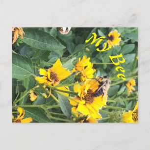 Postal De Invitación El abejorro que poliniza una flor amarilla