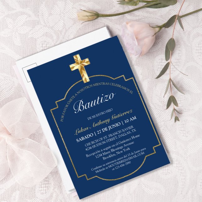 Postal De Invitación Elegante Bautismo de Niños Con Cruz Dorada Azul (ELEGANT SPANISH LANGUAGE NAVY BLUE GOLD CROSS BAUTIZO INVITATION POSTCARD)