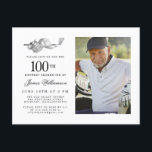 Postal De Invitación Elegante Classic Golf 100th Birthday Party Photo<br><div class="desc">Elegante invitación de cumpleaños en blanco y negro para un golfista. La parte superior de la invitación está decorada con accesorios de golf: un club de golf, una pelota de golf, un gorra y guantes. La acuarela crea una estética tradicional y clásica. Perfecto para una fiesta de cumpleaños en el...</div>