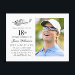 Postal De Invitación Elegante Classic Golf 18th Birthday Party Photo<br><div class="desc">Elegante invitación de cumpleaños en blanco y negro para un golfista. La parte superior de la invitación está decorada con accesorios de golf: un club de golf, una pelota de golf, un gorra y guantes. La acuarela crea una estética tradicional y clásica. Perfecto para una fiesta de cumpleaños en el...</div>
