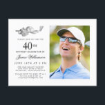 Postal De Invitación Elegante Classic Golf 40th Birthday Fiesta Photo<br><div class="desc">Elegante invitación de cumpleaños en blanco y negro para un golfista. La parte superior de la invitación está decorada con accesorios de golf: un club de golf, una pelota de golf, un gorra y guantes. La acuarela crea una estética tradicional y clásica. Perfecto para una fiesta de cumpleaños en el...</div>
