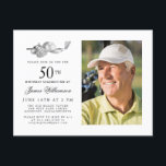 Postal De Invitación Elegante Classic Golf 50th Birthday Party Photo<br><div class="desc">Elegante invitación de cumpleaños en blanco y negro para un golfista. La parte superior de la invitación está decorada con accesorios de golf: un club de golf, una pelota de golf, un gorra y guantes. La acuarela crea una estética tradicional y clásica. Perfecto para una fiesta de cumpleaños en el...</div>