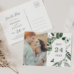 Postal De Invitación Emerald Greenery Photo Save the Date<br><div class="desc">Esta foto de esmeralda verde,  salvo la postal de fecha,  es perfecta para un boda boho. El diseño es elegante y rústico,  con unas hojas de acuarela verde oscuro y un eucalipto con un toque bohemio moderno.</div>