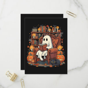 Postal De Invitación Fantasma de Halloween leyendo libros gato negro