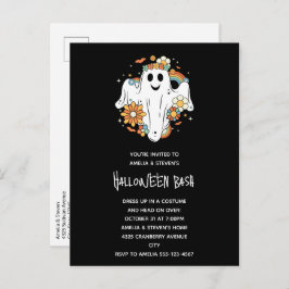 Postal De Invitación Feliz Halloween con el retro fantasma Hippie