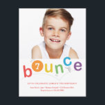 Postal De Invitación Fiesta de cumpleaños de Budget Bluego Kids<br><div class="desc">Una invitación moderna para la fiesta de cumpleaños de los niños con una tipografía rebotante colorida y una edad y foto personalizadas. Haga clic en el botón de edición para personalizar de este diseño.</div>