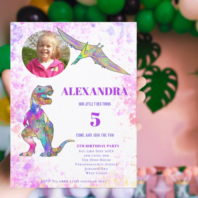 Postal De Invitación Fiesta de Cumpleaños de Dinosaurios para Niñas Fot (Girls dinosaur 5th birthday party with photo template postcard invitation )