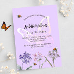 Postal De Invitación Fiesta de cumpleaños mariposa violeta flores silve<br><div class="desc">Fondo violeta de color lavanda. Decorado con abejas y flores silvestres pintadas en violeta y rosa y con una gran mariposa. Personalice y agregue un nombre y detalles del fiesta.</div>