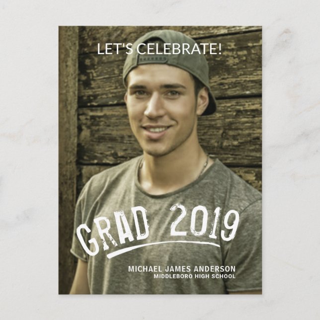 Postal De Invitación Foto de Graduación Masculina Grunge Lettered 2019 (Anverso)