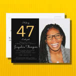 Postal De Invitación Fotos de oro negro de cumpleaños<br><div class="desc">Celebra cualquier edad con esta tarjeta postal única y única de su clase para una foto de oro negro. Esta impresionante postal tiene un fondo negro adornado con acentos dorados para crear un diseño regal y sofisticado. Personaliza fácilmente la postal y agrega tu foto favorita para convertirla en una invitación...</div>