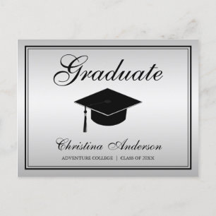 Postal De Invitación Graduación Black Grad Cap & Script en Fiesta plate