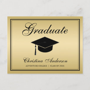 Postal De Invitación Graduación Black Grad Cap & Script en Fiesta plate