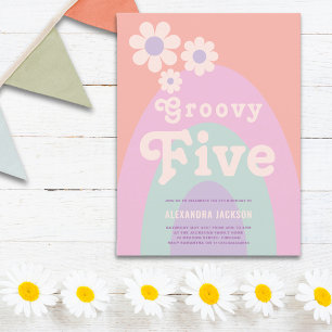 Postal De Invitación Groovy Five Retro Daisy Arch Fiesta de Cumpleaños