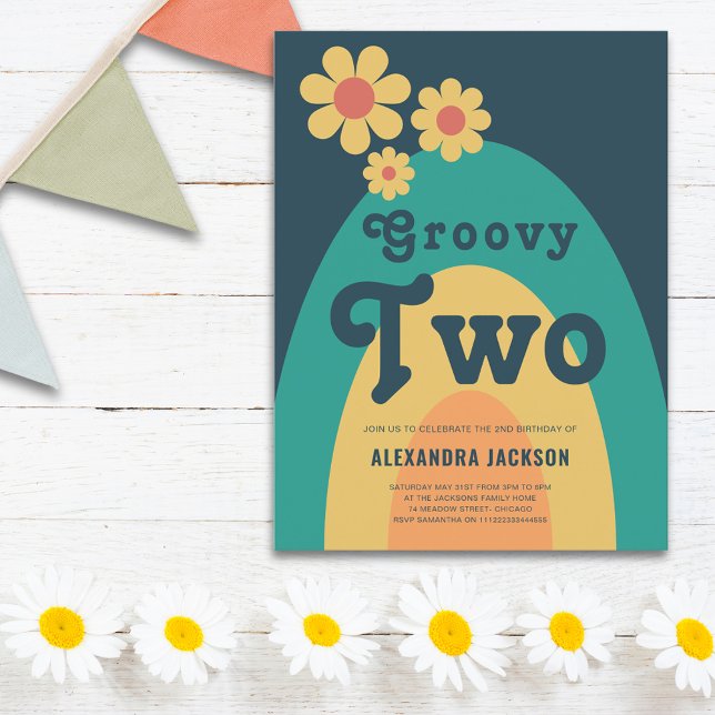 Postal De Invitación Groovy Two Retro Daisy Fiesta del segundo cumpleañ (Groovy two retro daisy arch 2nd birthday party budget invitation postcard)