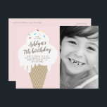 Postal De Invitación Ice Cream Cone Photo Kids Fiesta de cumpleaños<br><div class="desc">Invitación a una fiesta de cumpleaños para niños con helado picante de mano con rociadores de arcoiris y foto de un niño. Todo el texto es personalizable,  por lo que puede cambiar fácilmente el tipo de letra,  el color,  el mensaje y la posición para que sea realmente único.</div>