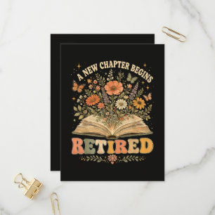 Postal De Invitación Jubilado Un Nuevo Capítulo Comienza Libro Floral R
