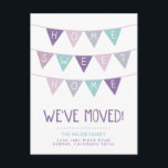 Postal de Invitación móvil dulce en casa<br><div class="desc">Diseño sencillo y moderno de postales de invitación móvil con un adorable banner de banderas de agrupamiento multicolor que dice HOME SWEET HOME en una letra manuscrita con espacio para añadir su nueva dirección a continuación. Agregue un mensaje en la parte posterior o deje en blanco para escribir una nota...</div>
