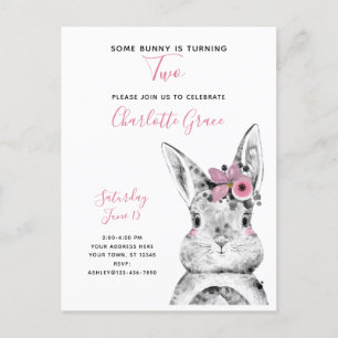 Postal De Invitación Negro y blanco algún conejito está dando vuelta al