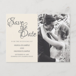 Postal De Invitación Pareja de recién casados besándose en monocromo