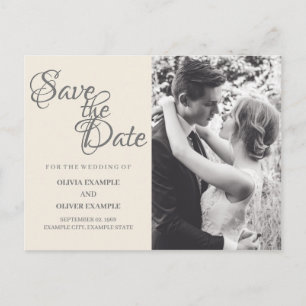 Postal De Invitación Pareja de recién casados besándose en monocromo