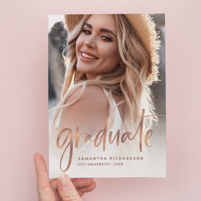 Postal De Invitación Rosa De Guión Casual Gold Dos Fiesta De Graduación (Subido por el creador)