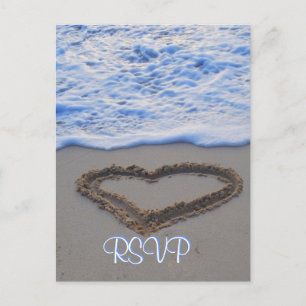 Postal De Invitación RSVP Corazón en arena en la playa