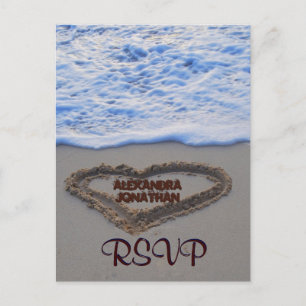 Postal De Invitación RSVP Corazón en arena en la playa
