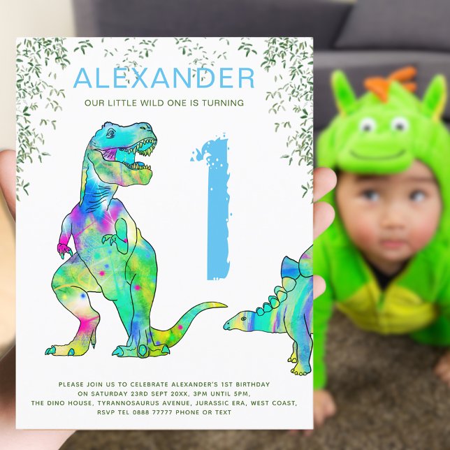 Postal De Invitación Selva de dinosaurios Primer cumpleaños Fiesta Pres (Wild one dinosaur jungle colorful T-Rex and stegosaur 1st birthday party budget postcard invitation )
