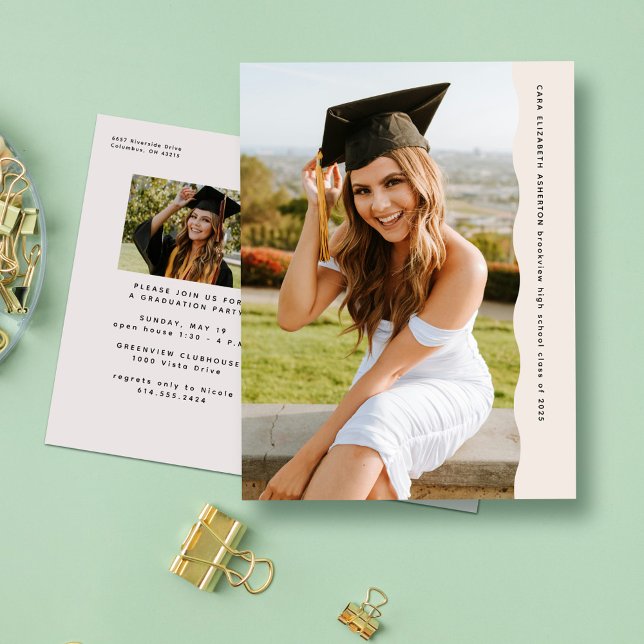 Postal De Invitación Sencilla graduación de fotos onduladas de moda (Subido por el creador)