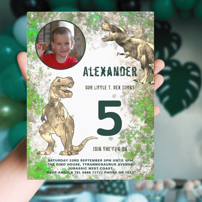 Postal De Invitación T-Rex Dinosaur 5ª Foto De Fiesta De Cumpleaños (Dinosaur T-Rex jungle 5th birthday party invitation with photo template brown and green watercolor)
