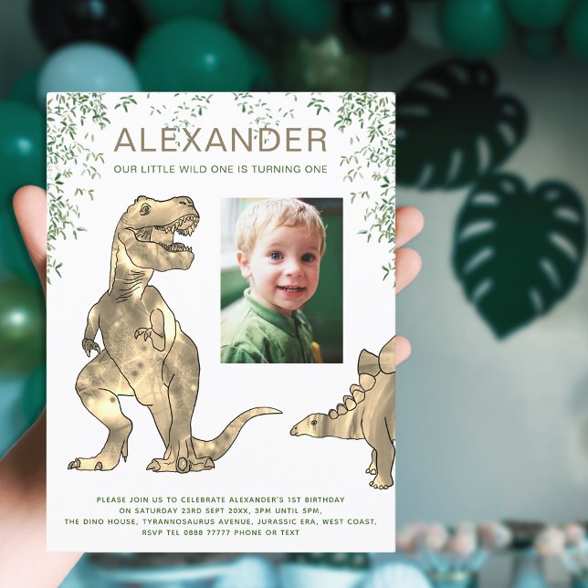 Postal De Invitación Wild One Dinosaur 1er cumpleaños Presupuesto Fiest (Wild one dinosaur 1st birthday party budget invitation postcard with photo template)