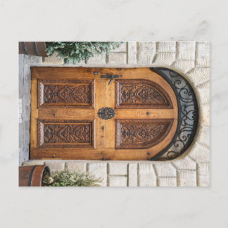 Postal de la puerta de madera tallada