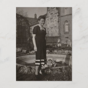 Postal de mujer ventilado