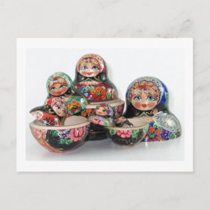 Postal de muñeca anidada rusa