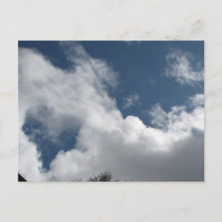 Postal de nubes de corazón
