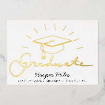 Postal de oro del gorra de graduación