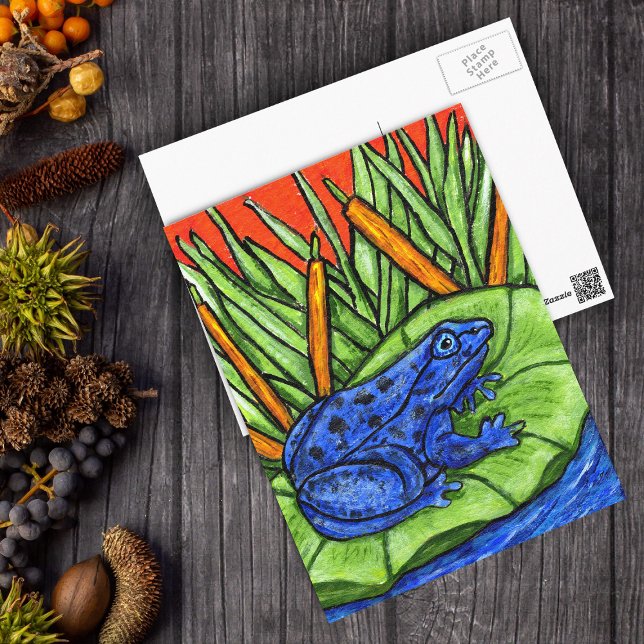 Postal de rana de veneno azul (Vibrant blue frog black spots on lily pad green reed plants in water on postcard.)