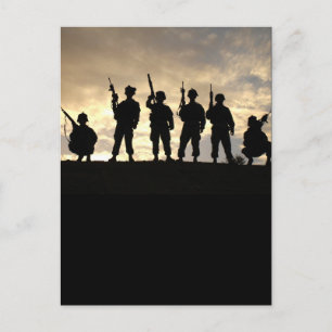 Postal de siluetas de soldados
