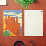 Postal de Utah Vintage en el Parque Nacional del C<br><div class="desc">Diseño artístico vectorial del cañón de Bryce. El parque es una reserva en expansión en el sur de Utah,  conocido por sus hoodoos de color rojo intenso,  formaciones rocosas en forma de spire.</div>