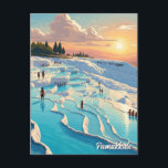 Postal de viaje Pamukkale<br><div class="desc">Pamukkale, en el suroeste de Turquía, es una de las maravillas naturales más únicas del país, famosa por sus deslumbrantes terrazas travertinas blancas. Formadas por aguas termales ricas en minerales que fluyen por la ladera de la colina, las terrazas crean piscinas de agua turquesa con un telón de fondo de...</div>