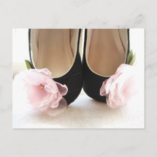 Postal de zapatos florales