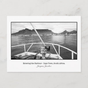 Postal del barco que entra en la Bahía de la Mesa